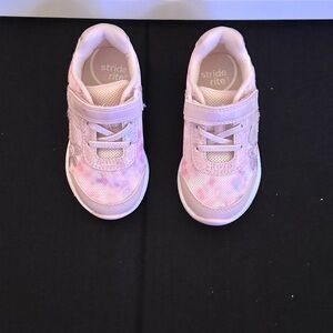 Stride Rite Light-Up Glimmer Sneaker - Blush / 7 / W Kids Pink Sneakers